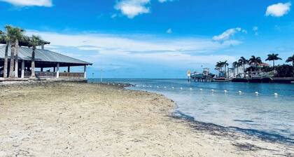 Haven Waterfront Walk to Beach, Pool, Kayak, Games