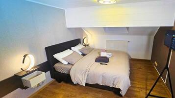 5 多间卧室、旅行婴儿床、免费 WiFi、床单