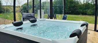 Exceptional villa with rural charm. Jacuzzi, pétanque court, nature, peace and quiet.