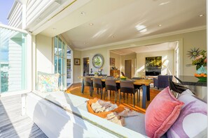 تناول الطعام بالخارج