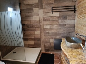 Hair dryer, towels, soap, toilet paper - New house with terrace and parking, 900 m from center, 1.5km from beach, (Andernos-les-Bains)