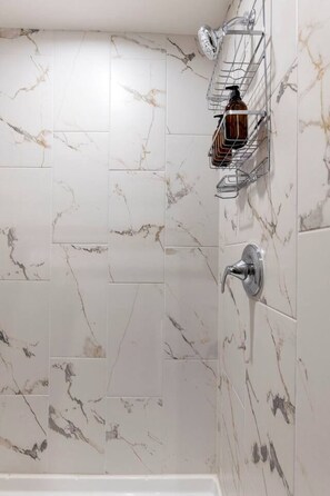 Hair dryer, towels - Charming Magnolia Retreat - Clubhouse & Gym Access (Magnolia)
