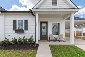 Exterior - Charming Magnolia Retreat - Clubhouse & Gym Access (Magnolia)