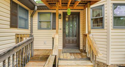 5 Mi to Lake Robinson: BBQ-Ready Home w/ Pool