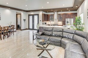 TV, fireplace, stereo
