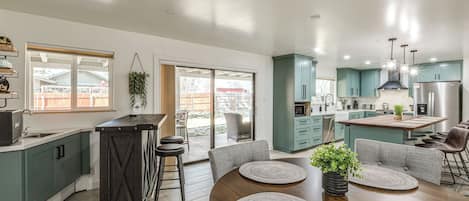 Fridge, microwave, stovetop, dishwasher