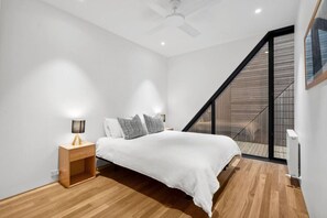 3 dormitoris, escriptori, planxa i posts de planxar i wifi gratuïta 