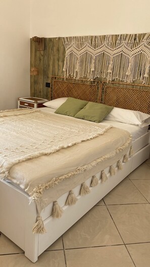 2 bedrooms, iron/ironing board, WiFi, bed sheets - Down at the harbor (Salerno)