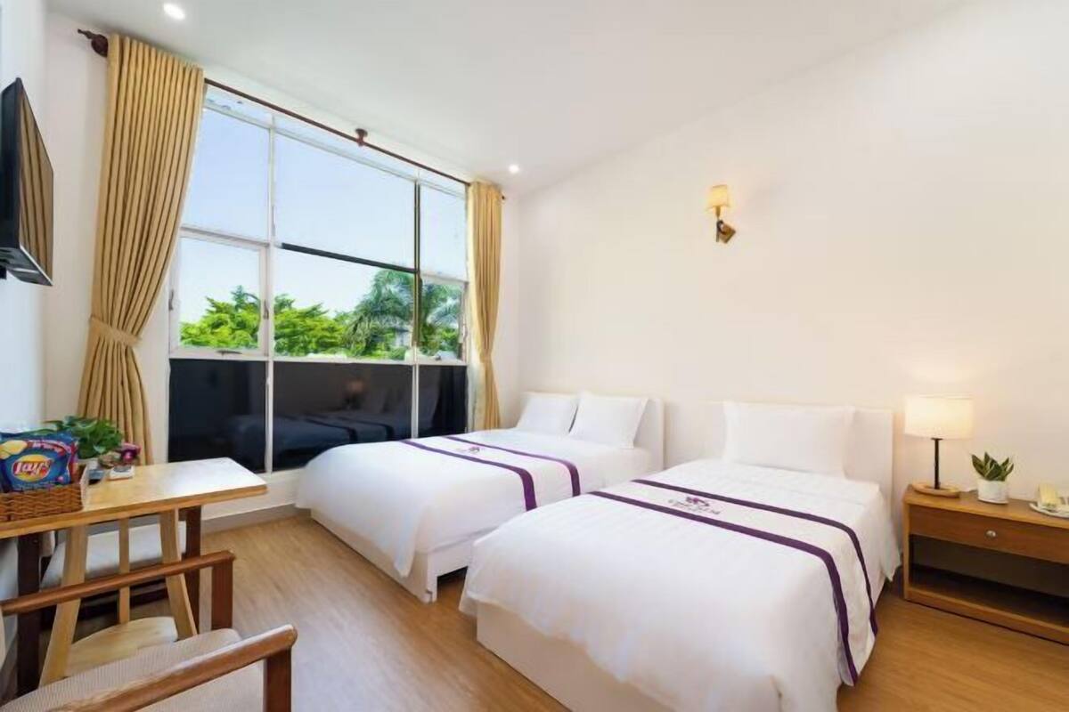 Bàn, bộ trải giường