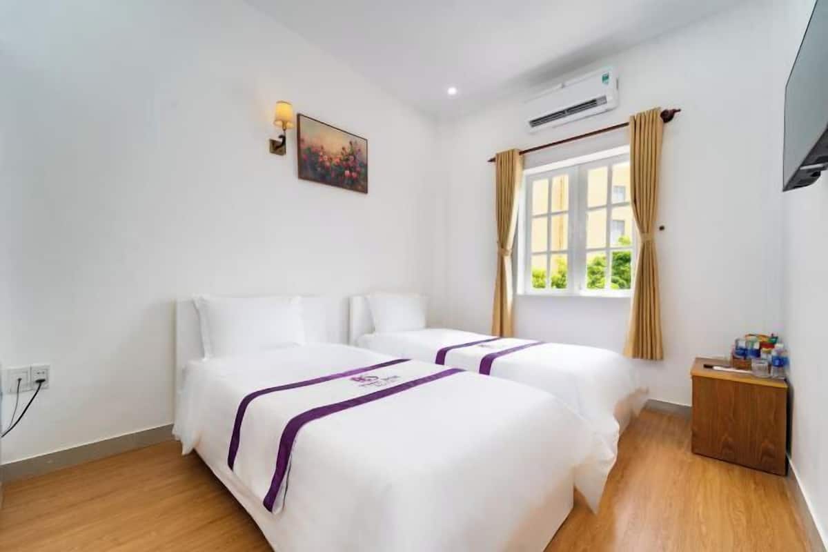 Bàn, bộ trải giường