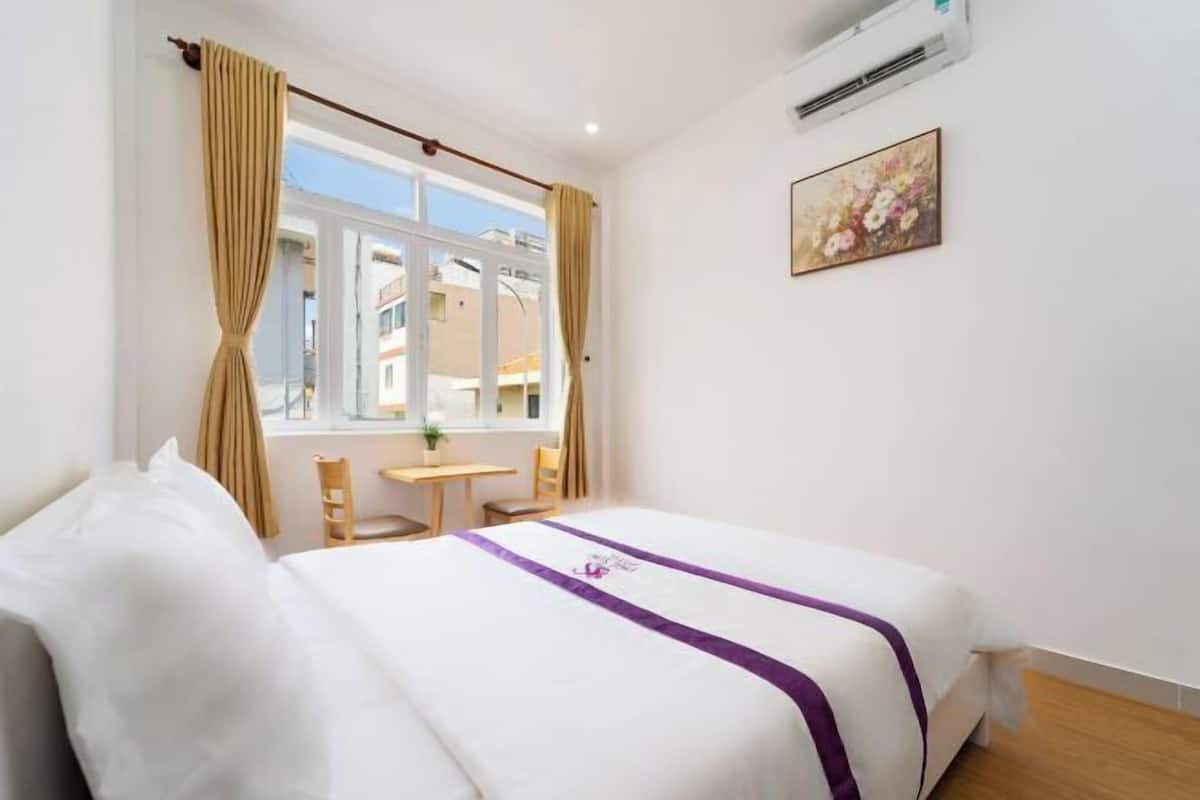 Bàn, bộ trải giường