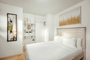 5 bedrooms, in-room safe, desk, iron/ironing board