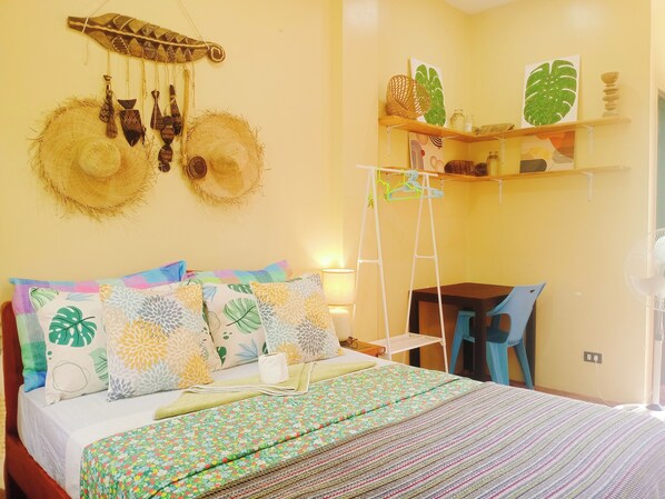 Comfort Stüdyo, Bahçe Manzaralı | Ayrı ayrı dekore edilmiş, ayrı ayrı döşenmiş, masa 