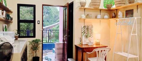 Studio Confort, vue jardin | Cuisine privée