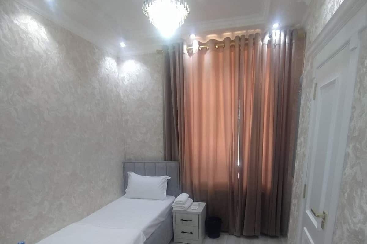 Comfort Single Room, Courtyard View | Hypo-allergenic bedding available, minibar, desk, laptop workspace