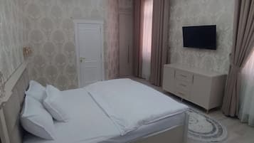Habitación doble de lujo, para no fumadores, vista a la ciudad | Ropa de cama hipoalergénica, minibar y escritorio