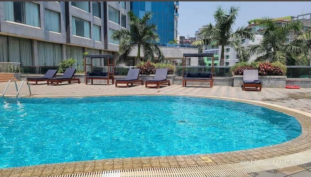 2 kolam renang terbuka 