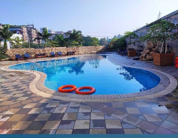 2 piscinas al aire libre