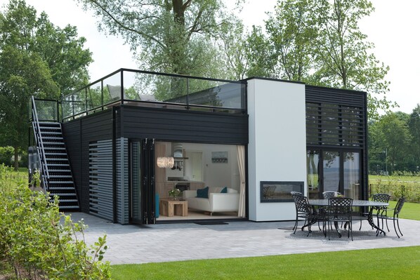 House | Exterior - Luxurious House With a gas Fireplace (Belfeld)