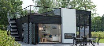 Luxurious House With a gas Fireplace