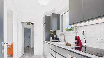 Réfrigérateur, micro-ondes, four, lave-vaisselle