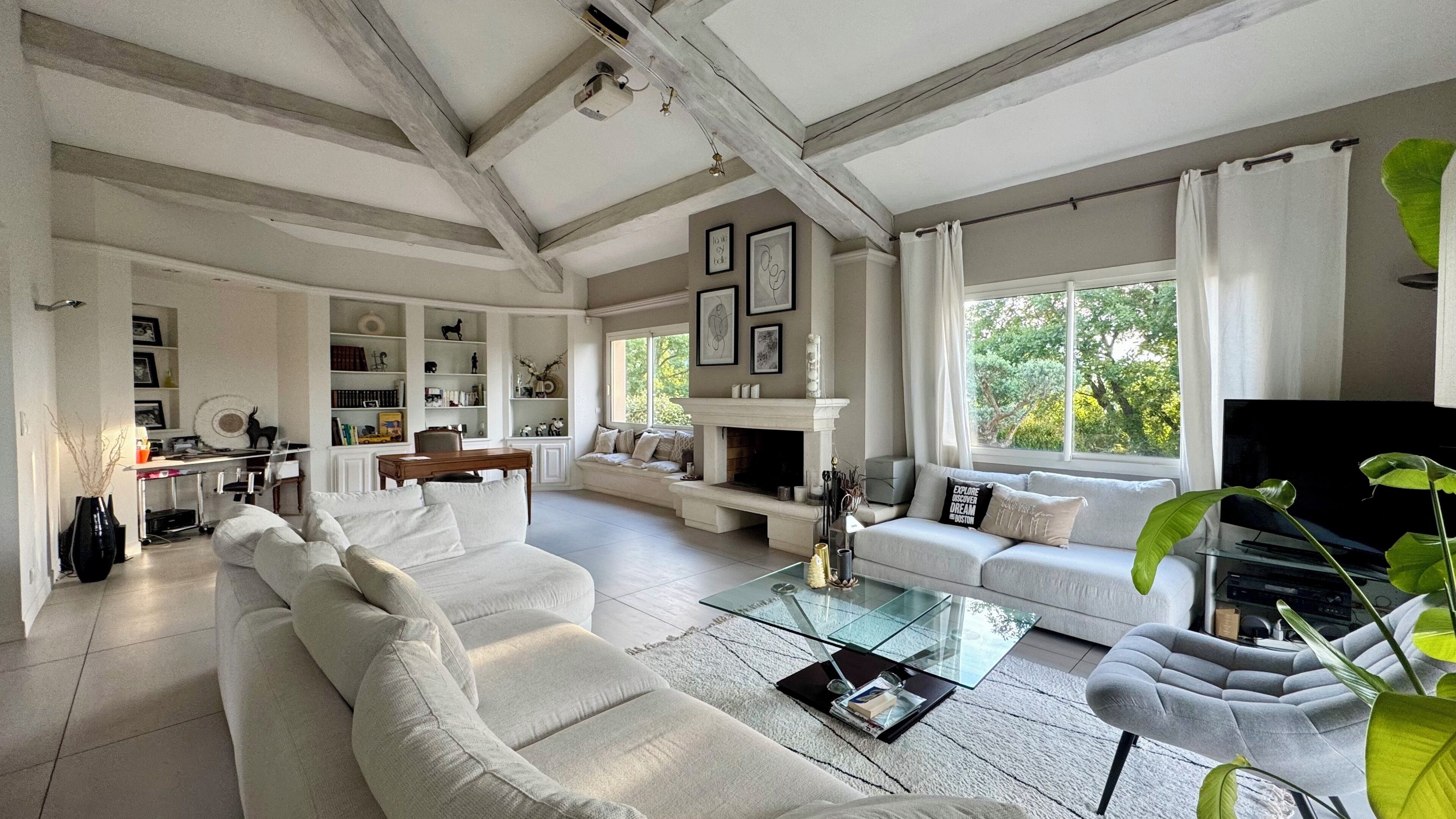 TV connectée, cheminée