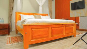 Quarto casal luxo | Ferros/tábuas de passar roupa, Wi-Fi de cortesia