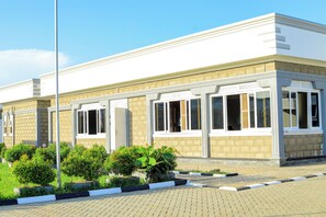 Front of property - country sights Hotel Bulisa (Bulisa)