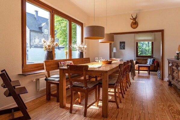 Dining - Holiday Home Near Winterberg With Garden (Winterberg)