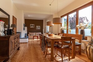 House | Dining - Holiday Home Near Winterberg With Garden (Winterberg)
