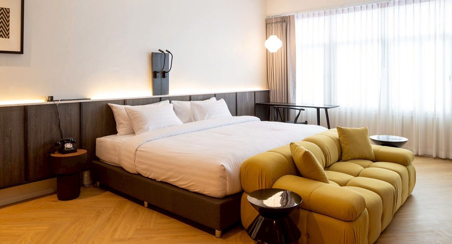 ห้องซูพีเรียสวีท, เตียงคิงไซส์ 1 เตียง, ปลอดบุหรี่ | โต๊ะทำงาน, Wi-Fi ฟรี, ผ้าปูที่นอน