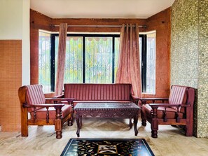 Lobby sitting area - Bailey's Castle Villa (Khandala)