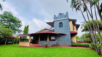 Fachada de la propiedad