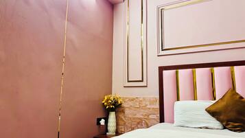Free WiFi, bed sheets