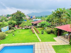 Outdoor pool - Bailey's Castle Villa (Khandala)
