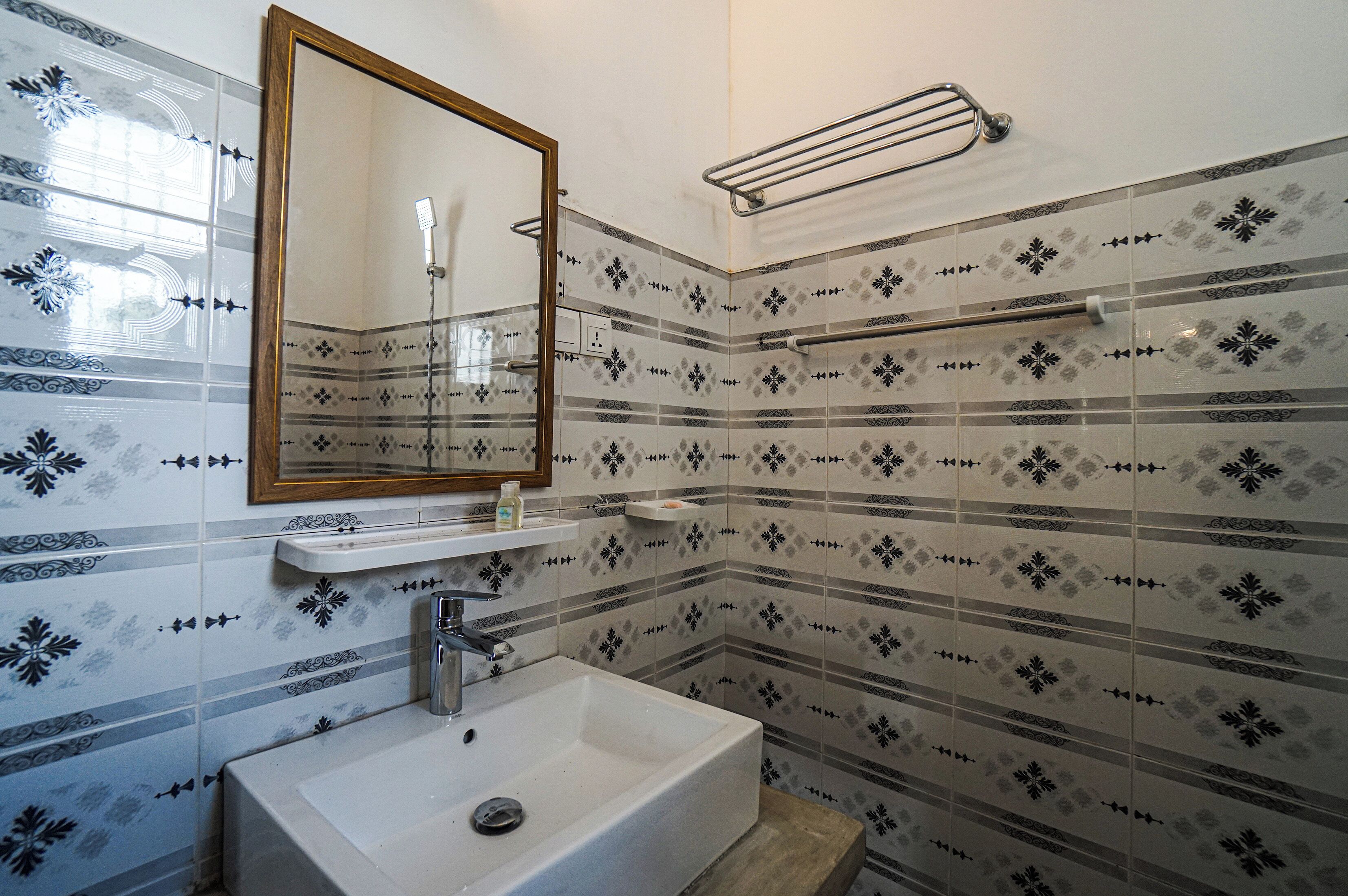 Shower, free toiletries, hair dryer, soap