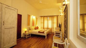 Deluxe Double Room, Balcony, Canal View