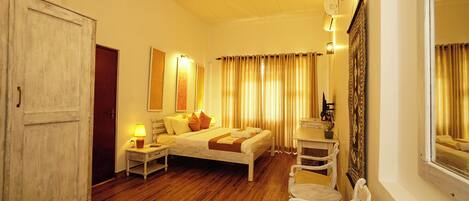 Deluxe Double Room, Balcony, Canal View | Desk, soundproofing, free WiFi