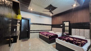 Double Room | Free WiFi, bed sheets