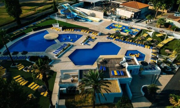 Outdoor pool - 2-bedroom Mobile Home With Large Terrace (Saint-Cyprien)