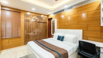 Executive Room | Desk, free WiFi