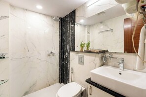 Executive Room | Baño | Ducha y toallas