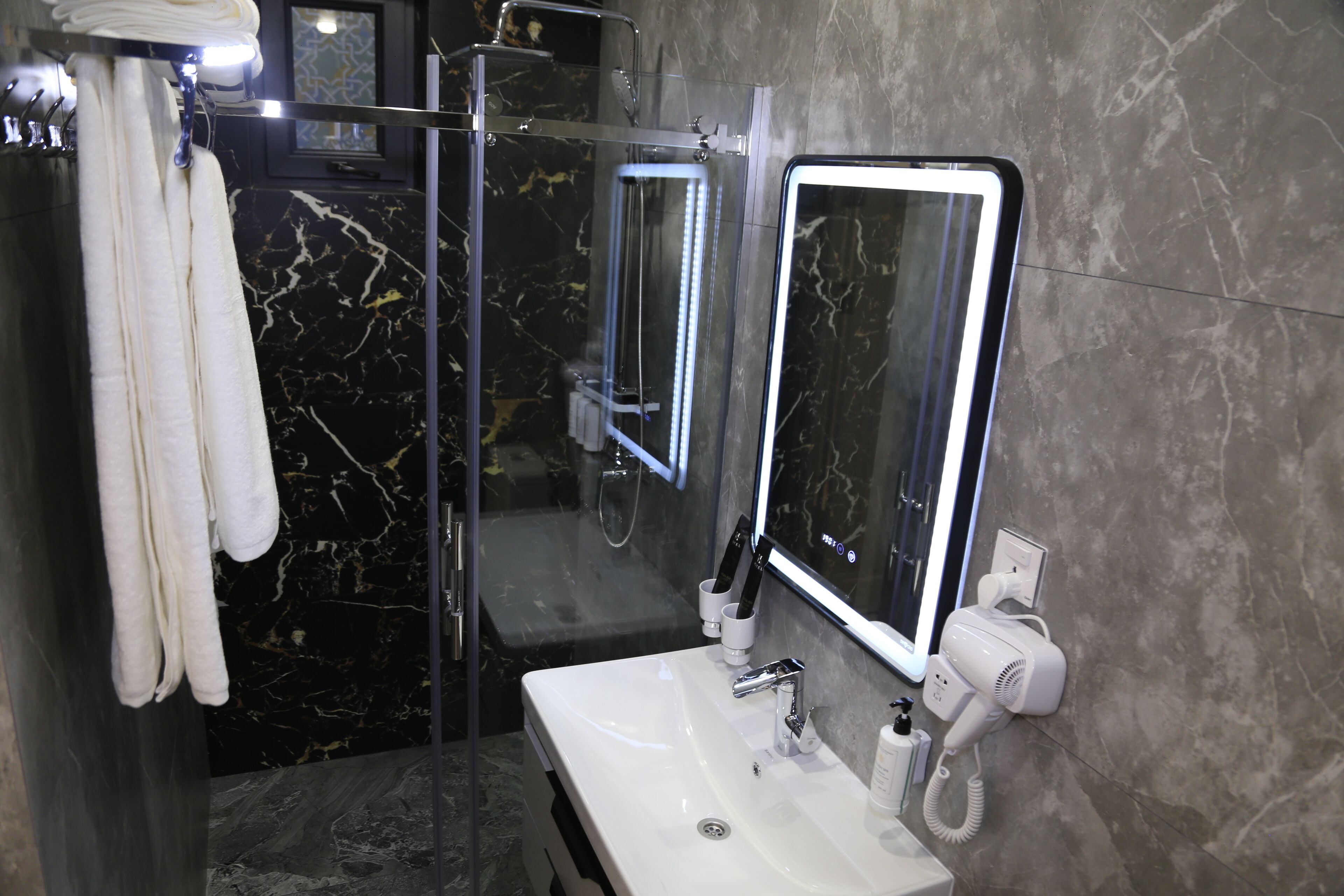 Photo - Tillokori Plaza Hotel