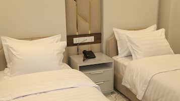 Standard Twin Room | In-room safe, desk, laptop workspace, blackout drapes