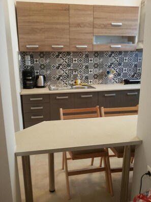 Fridge, coffee/tea maker, electric kettle, toaster