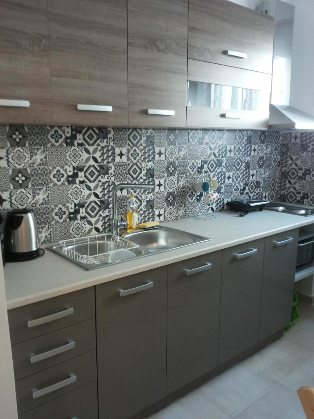 Fridge, coffee/tea maker, electric kettle, toaster