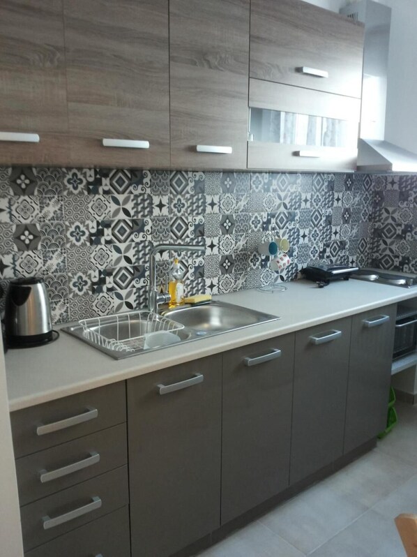 Fridge, coffee/tea maker, electric kettle, toaster