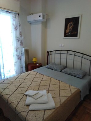 1 chambre, fer et planche à repasser, accès Internet, draps fournis