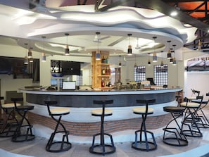 Bar im Pool
