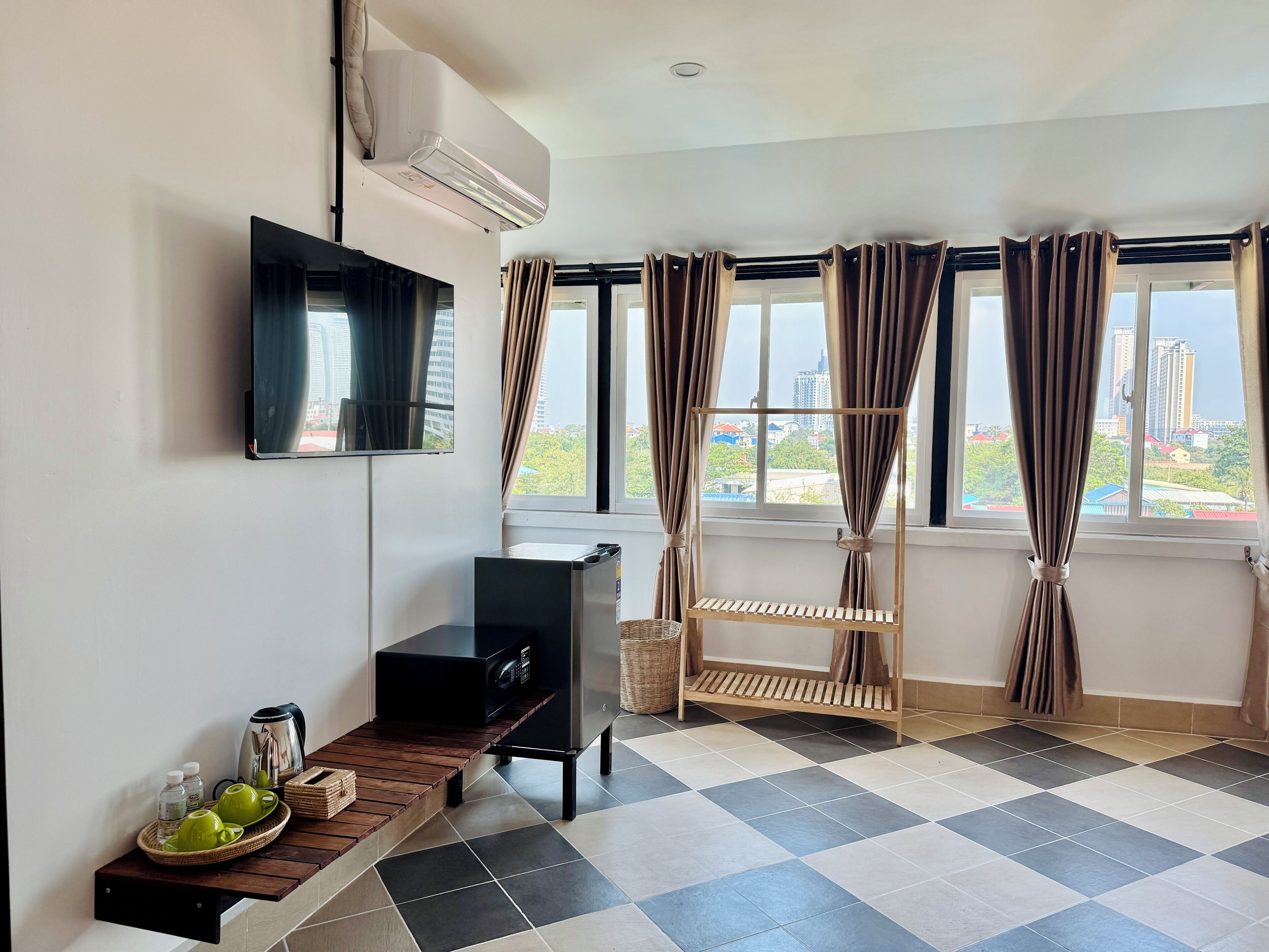 Superior Double Room, 1 King Bed, Pool View | Free WiFi, bed sheets